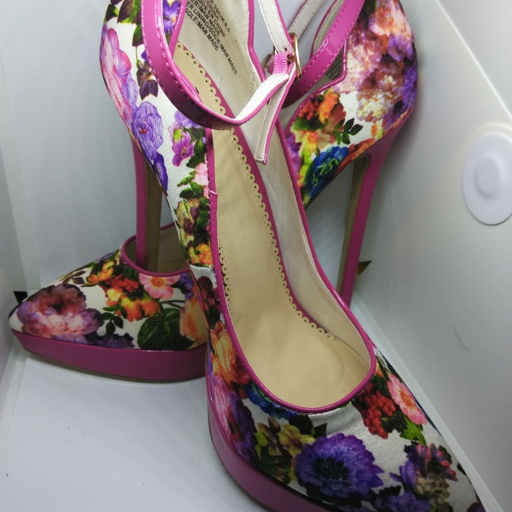 MADISON By SHOEDAZZLE Mary Janes - Picture 5 of 8